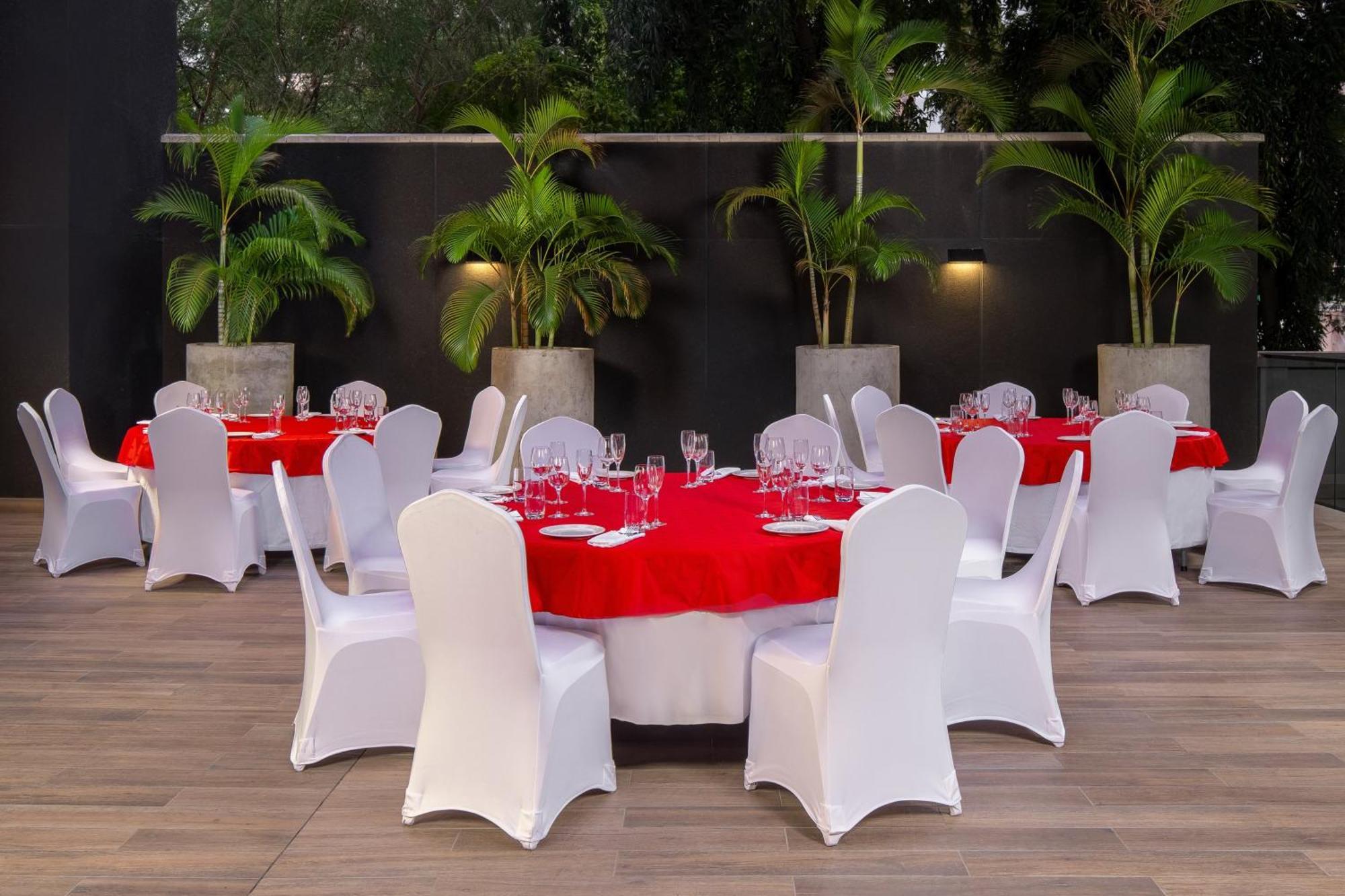 Готель Crowne Plaza - Dar Es Salaam By Ihg Екстер'єр фото